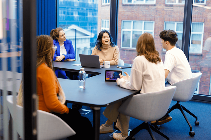 A team of colleagues have a meeting.